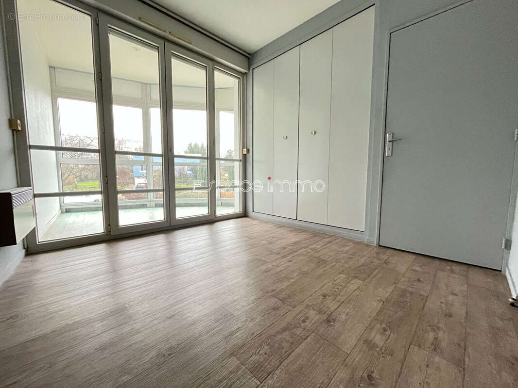 Appartement à MONT-SAINT-AIGNAN