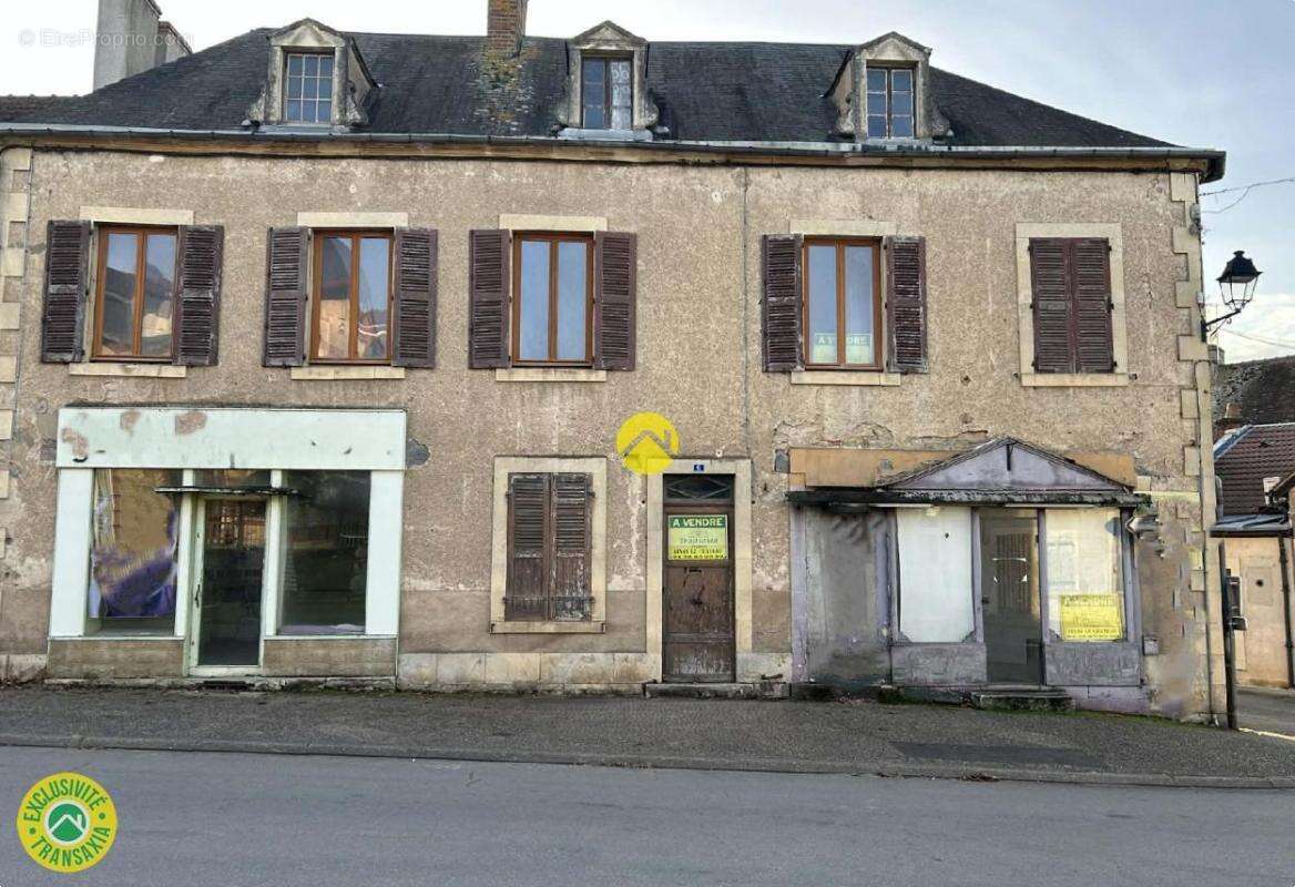 Maison à AINAY-LE-CHATEAU