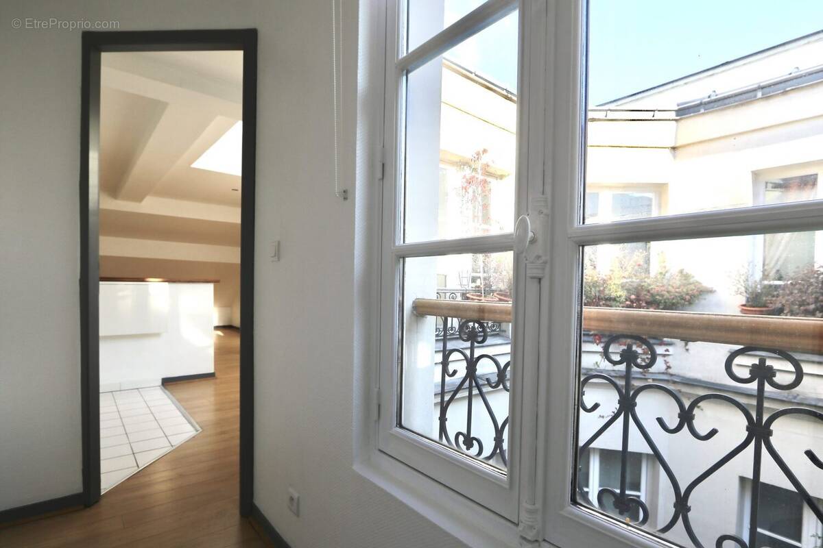 Appartement à PARIS-1E