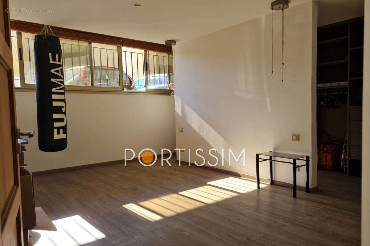 Commerce à SAINT-LAURENT-DU-VAR