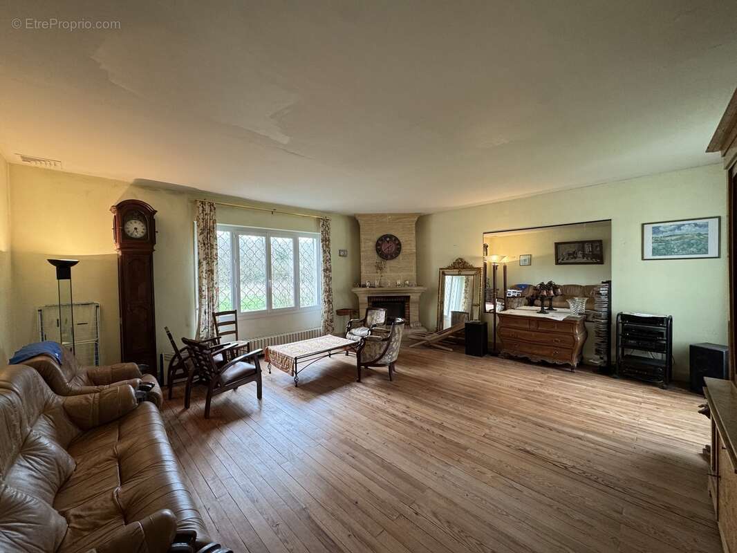 Maison 174 m² à Reignac  - photo 41
