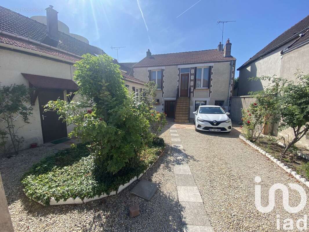 Maison 135 m² à Esclavolles-Lurey  - photo 8