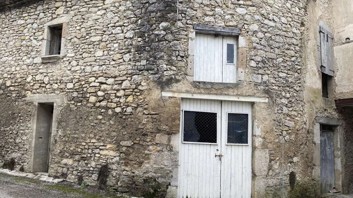 Bâtiment à aménager en logement - photo 4