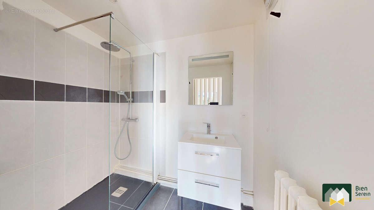 Salle d'eau - Appartement à CHARTRES