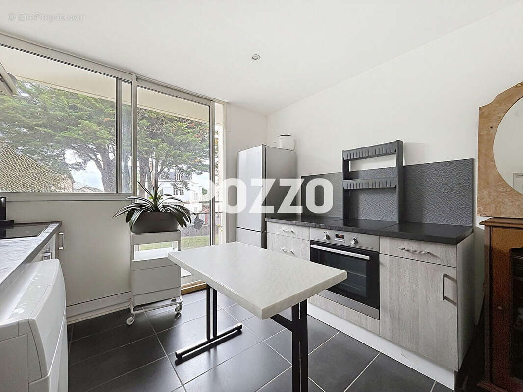 Appartement à DONVILLE-LES-BAINS