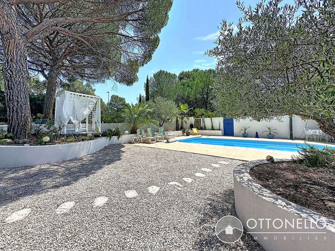 Maison à ROQUEBRUNE-SUR-ARGENS