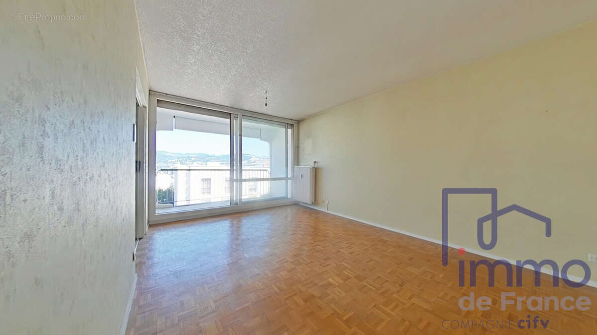 Appartement 94 m² à Saint-Etienne  - photo 2