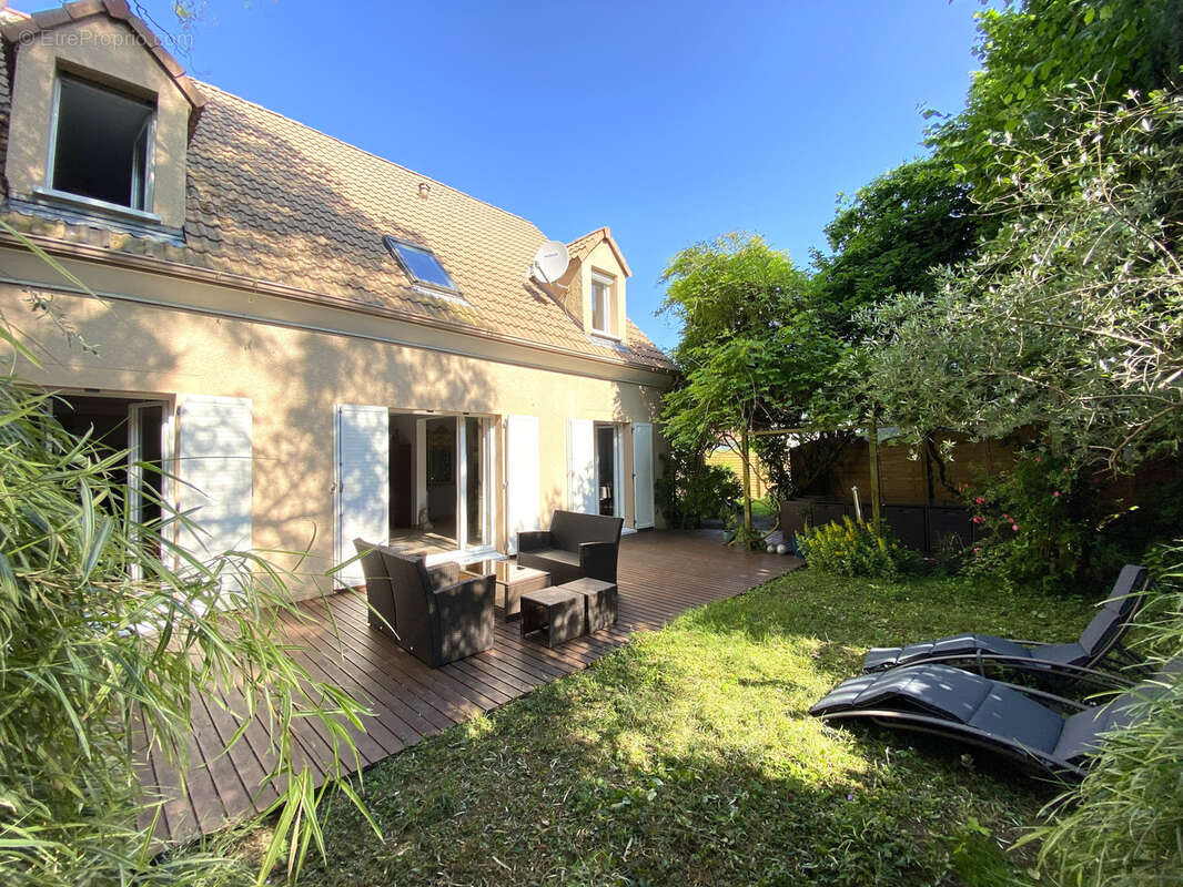 Maison à CHENNEVIERES-SUR-MARNE