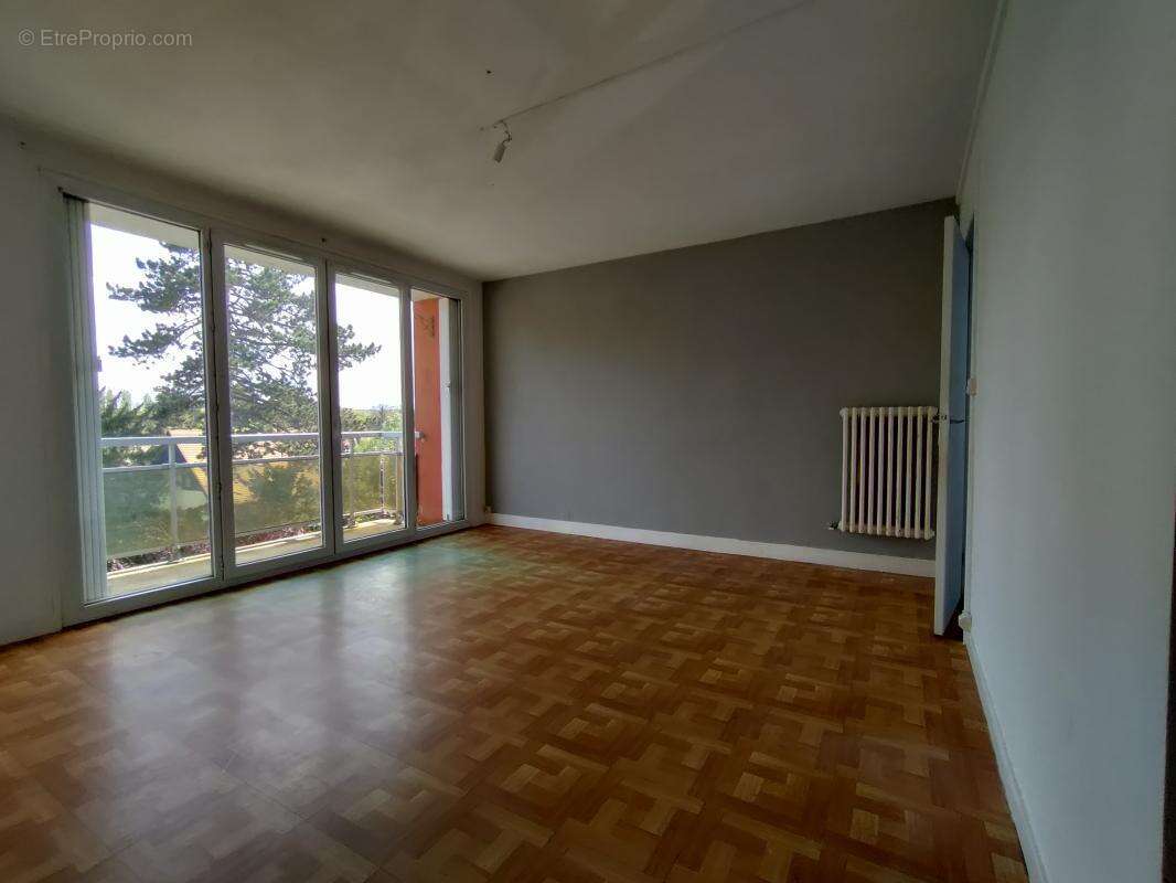 Appartement à LAMORLAYE