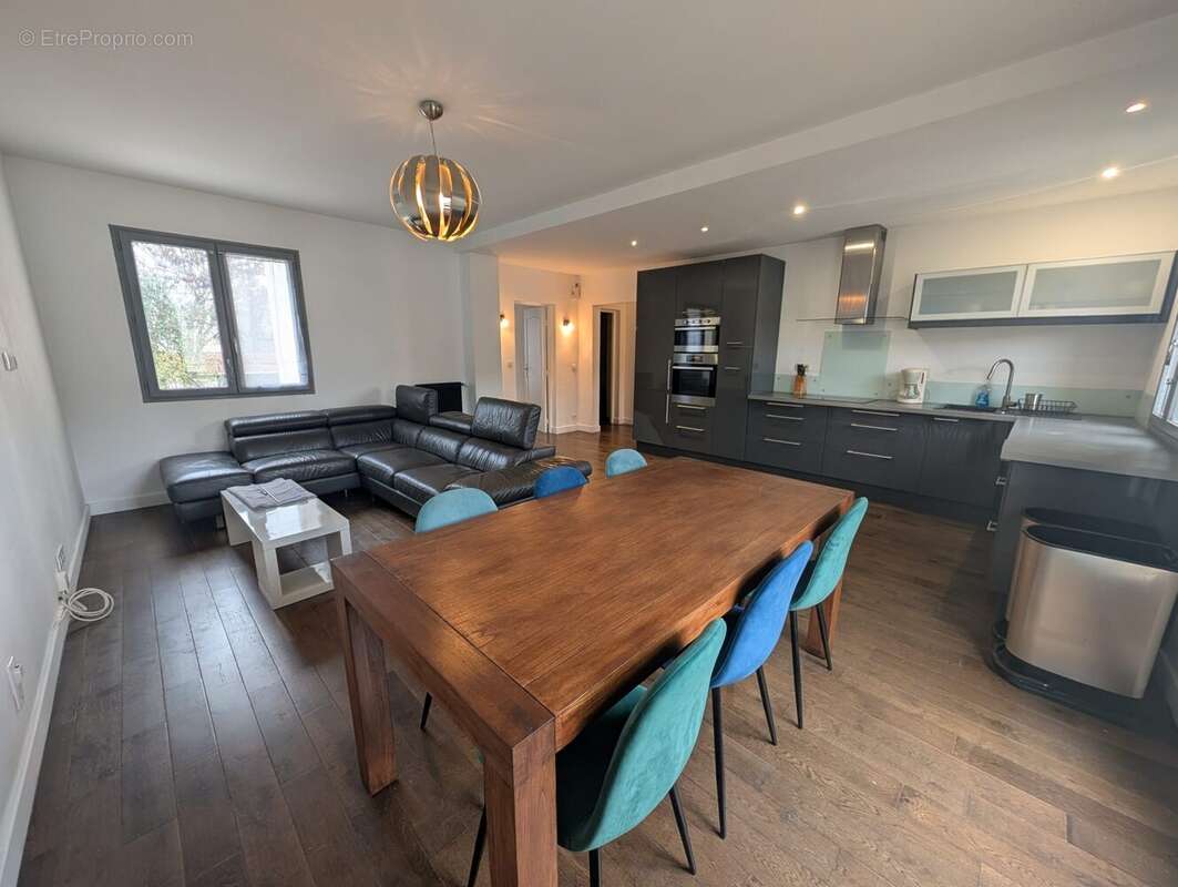 Maison à LES CLAYES-SOUS-BOIS