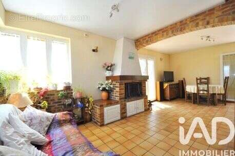 Photo 2 - Maison à SAINT-MAURICE-MONTCOURONNE