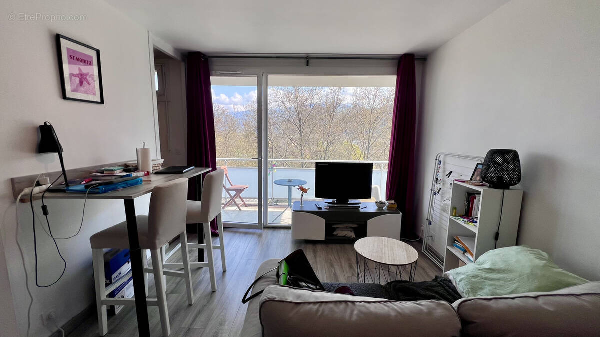 Appartement à SAINT-MARTIN-D'HERES