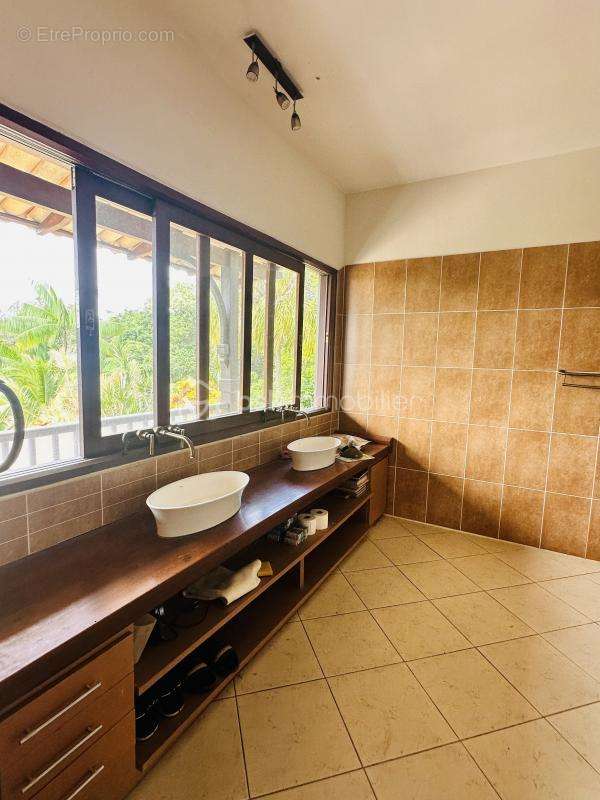 Maison à REMIRE-MONTJOLY