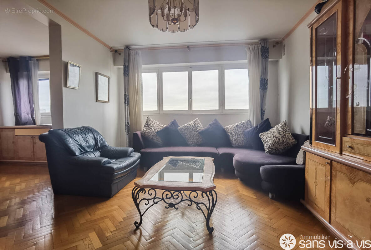 Appartement à COURBEVOIE