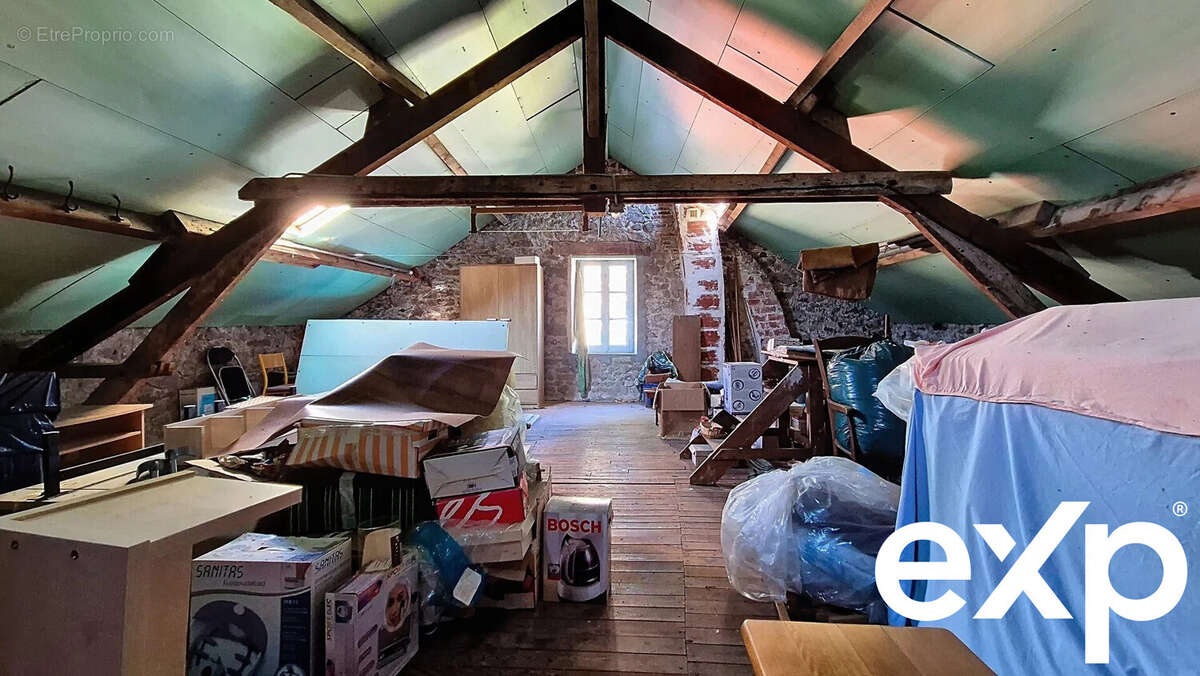 Maison à LA JONCHERE-SAINT-MAURICE