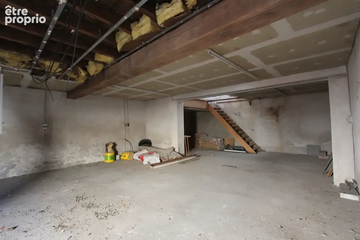 Centre-ville Charité-sur-Loire, bâtiment 162 m2 sur deux niveaux - photo 2