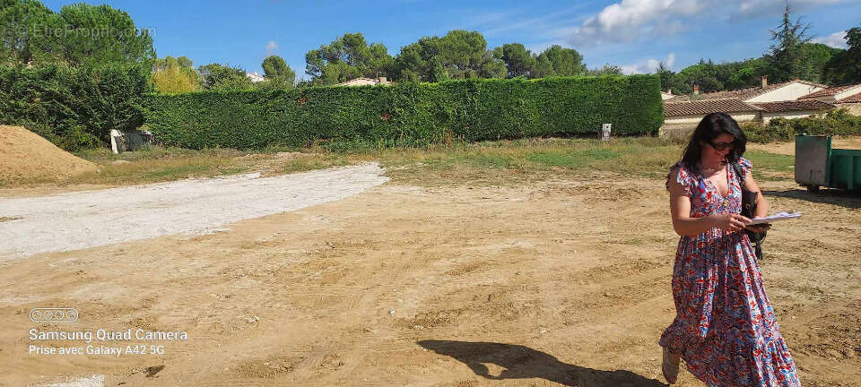 Terrain à SORGUES