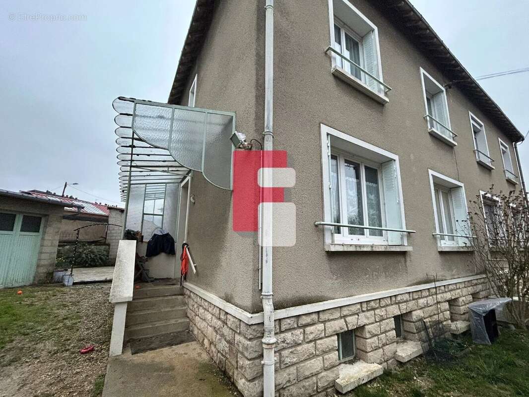 Maison à VENDEUVRE-SUR-BARSE