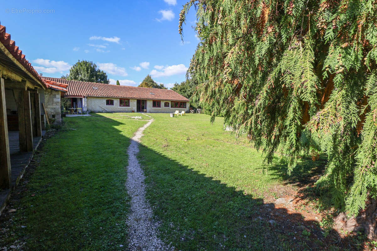 Maison à SAINT-MARTIAL-SUR-NE