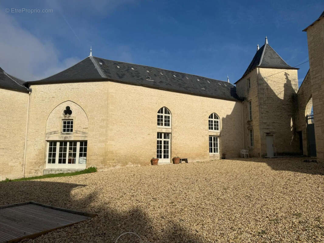 OVERVIEW - Maison à TUSSON