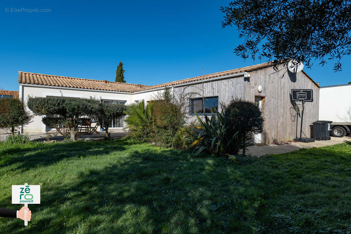 Maison à SAINTE-GEMME-LA-PLAINE