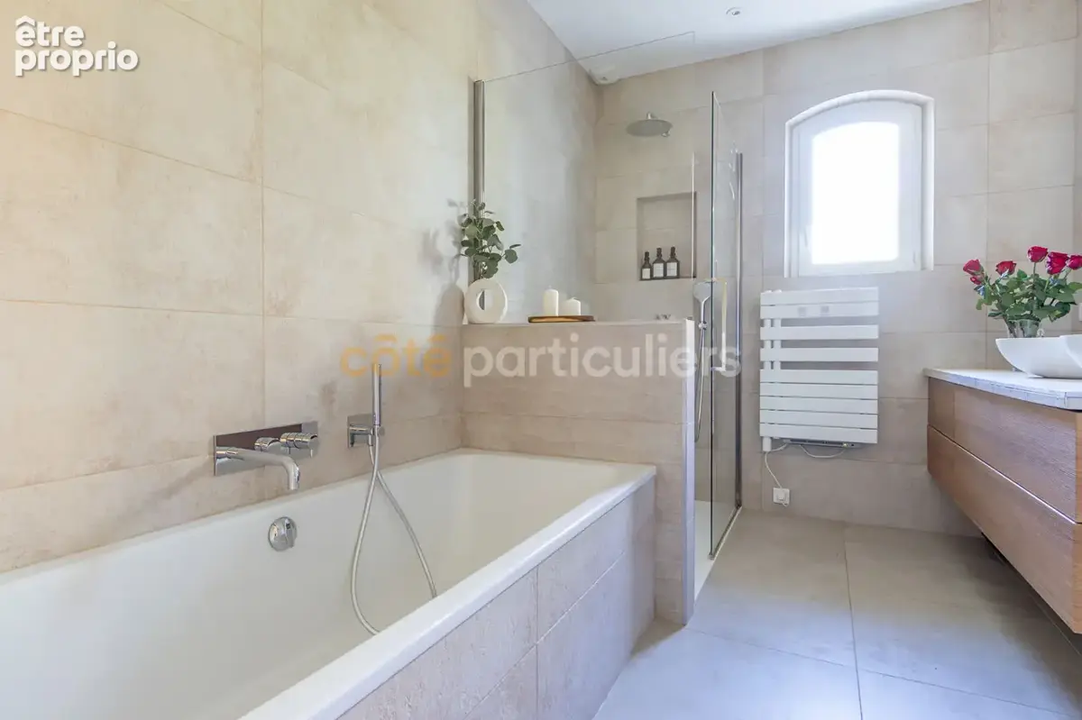 Treillières -- maison de 234 m² habitables -- piscine chaufée -- garage - photo 14