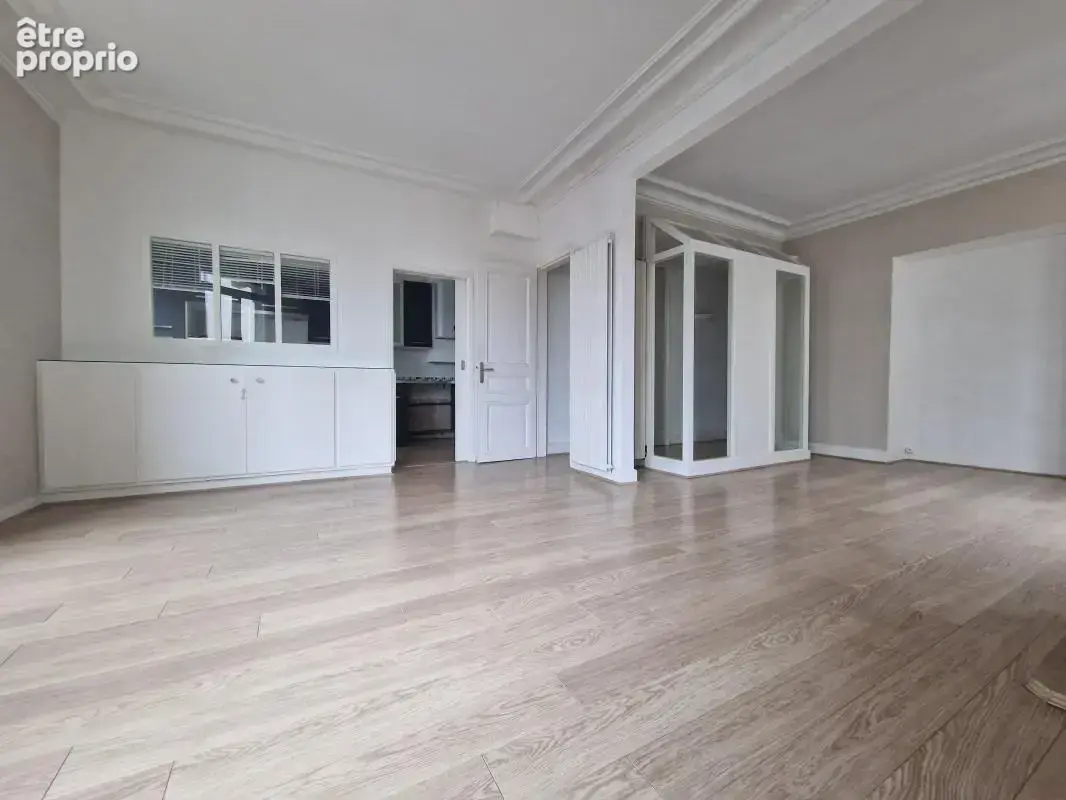 Appartement de 112m² habitables en hyper centre de Lagny-sur-Marne, lumineux, entrée, grand séjour avec balcon, cuisine équipée, - photo 7