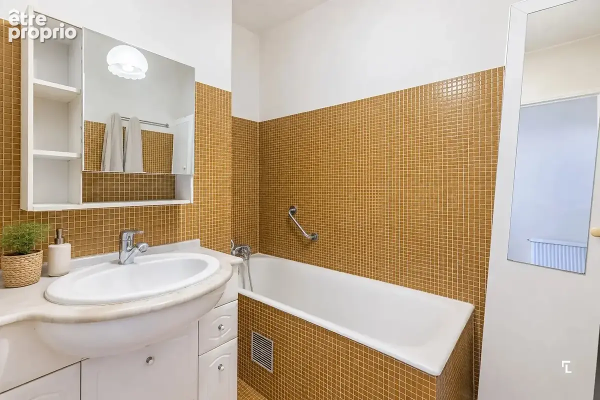 LOVA – Appartement  T4 - 87m² - Balcon - Loggia - Cave - 13005 CONCEPTION - photo 8
