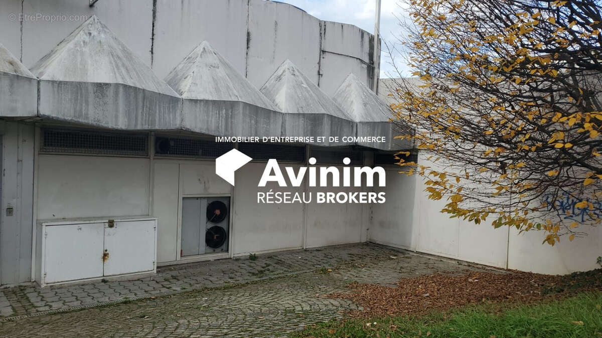 Commerce 426 m² à Annemasse  - photo 5