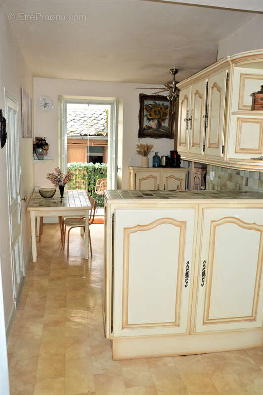 Appartement à ENTRAYGUES-SUR-TRUYERE