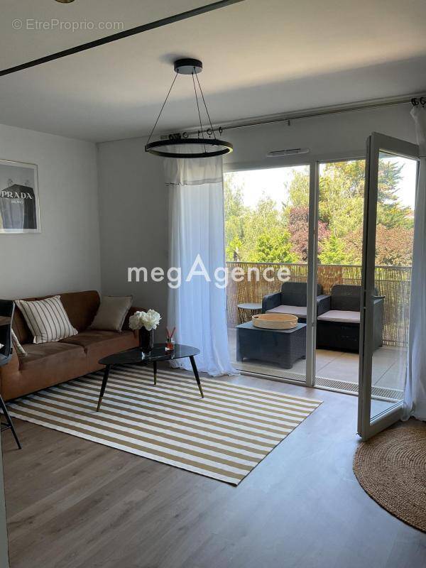 Appartement à LES PONTS-DE-CE