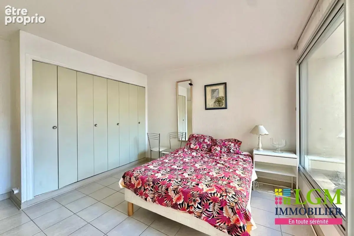 NÎMES - Spacieux appartement en rez-de-chaussée avec parking - photo 6