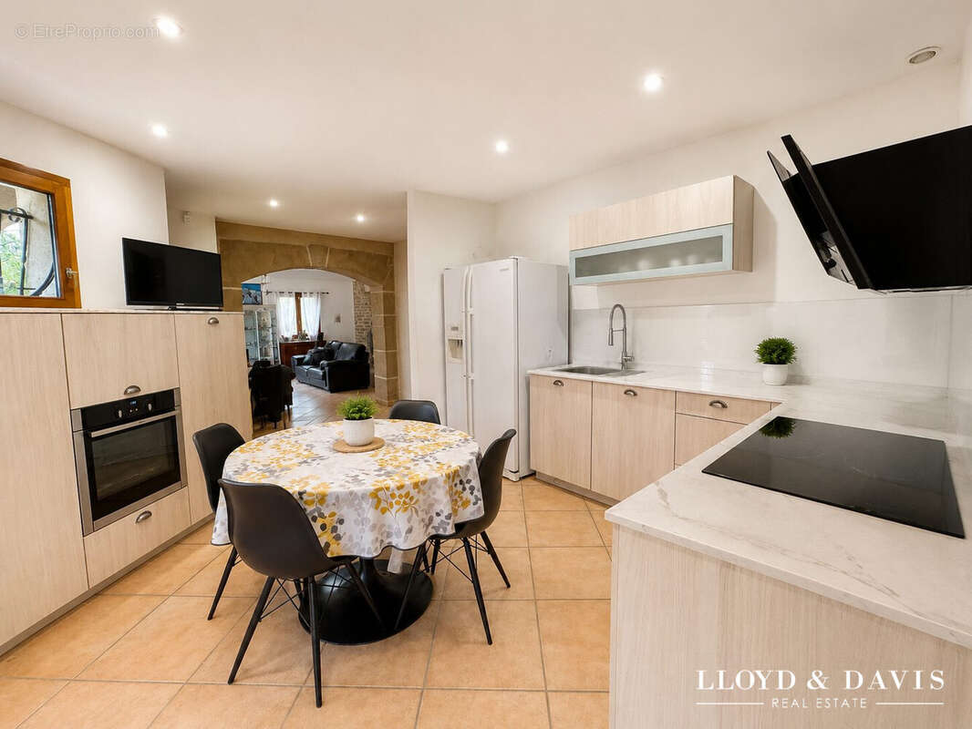 Maison 5 pièces 160 m² à vendre à Romans-Sur-Isere (26100) - photo 8