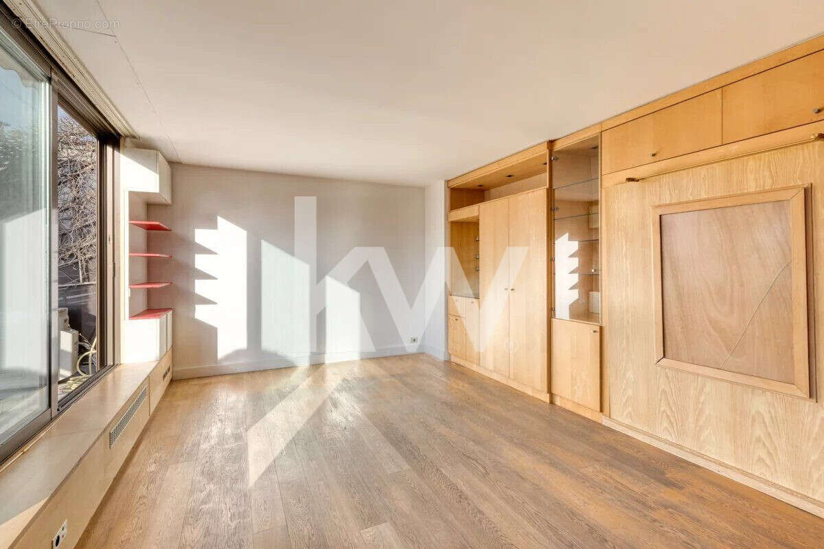 Appartement à PARIS-8E