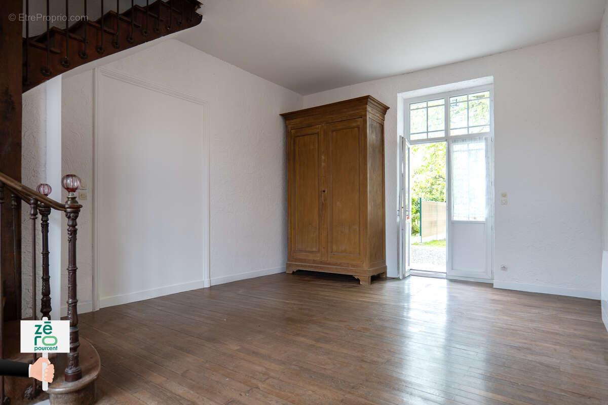 Maison à CHAMPAGNE-LES-MARAIS