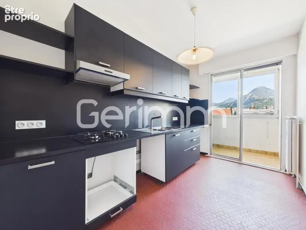 Vente - Appartement - 4 pièces + cuisine - 89,30 m² - 179 000 € - photo 5