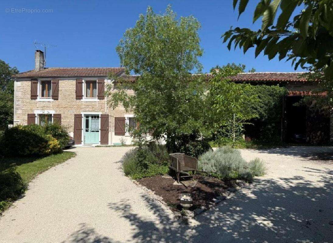 Maison à RUFFEC