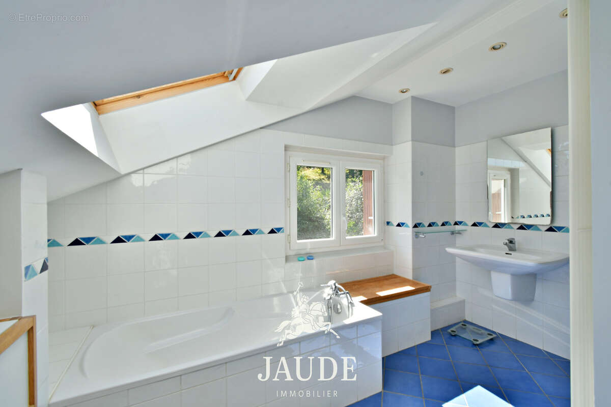 Maison d’architecte 160 m2 avec piscine + Appartement F3 de 61 m2 à rénover -Terrain 1 639 m2   L’Étang   Chan - photo 14
