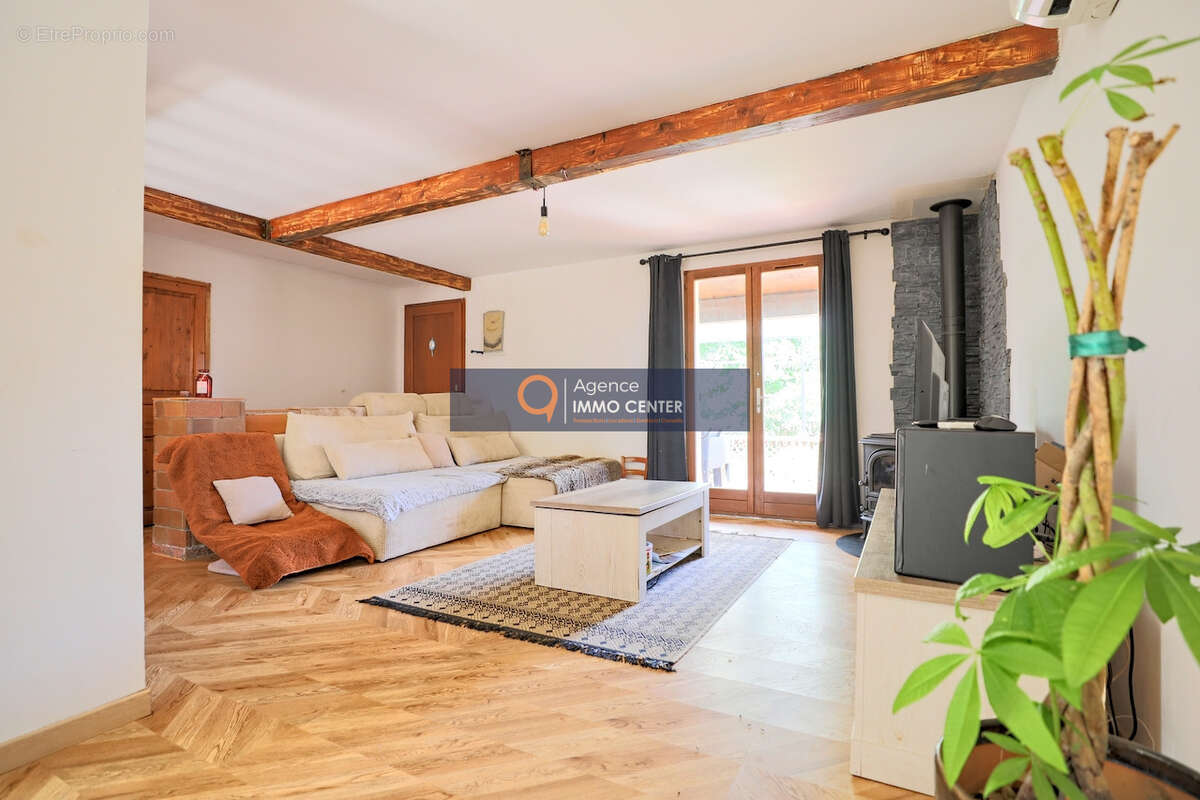 Maison à SOLLIES-TOUCAS
