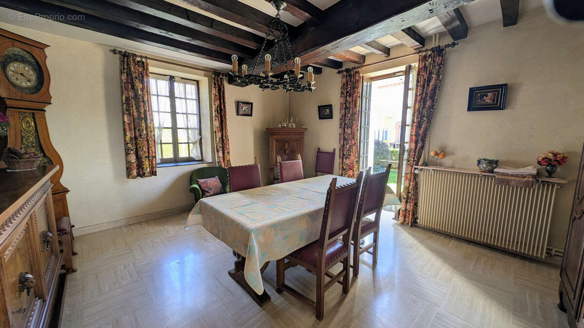 Maison à RENAISON