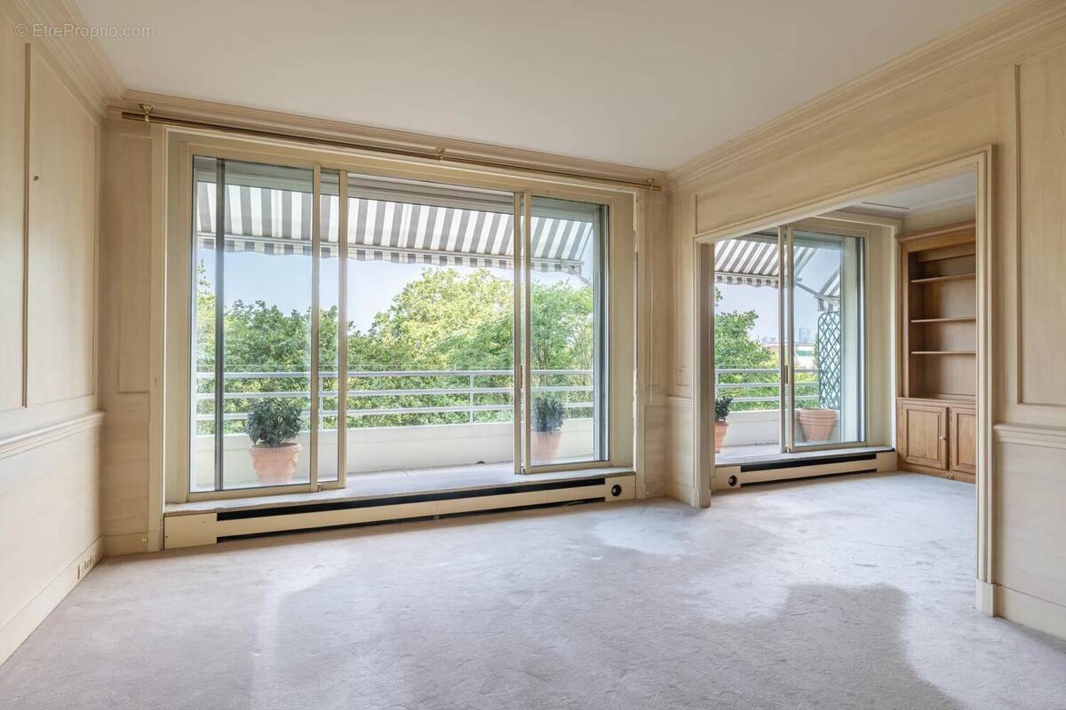 Appartement à PARIS-16E