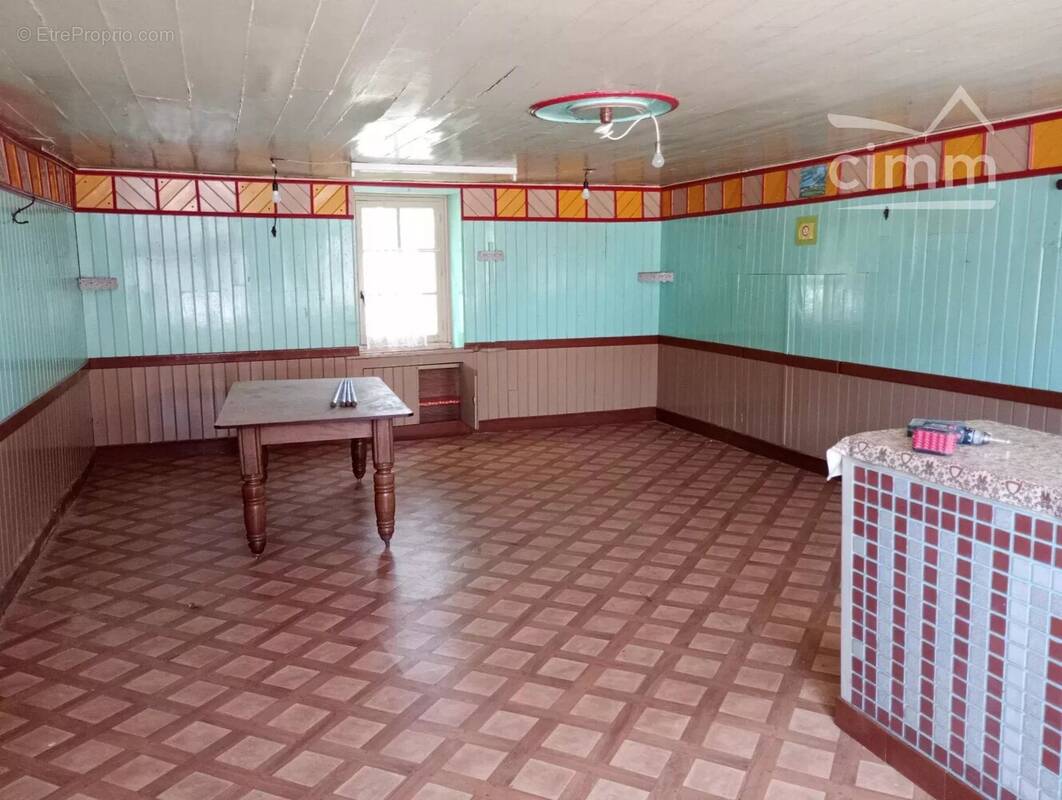 Appartement à ROYERE-DE-VASSIVIERE