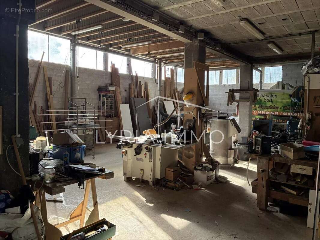 Commerce à TOURRETTES