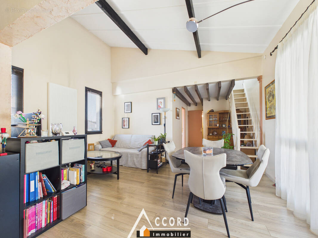 Appartement à SARTROUVILLE