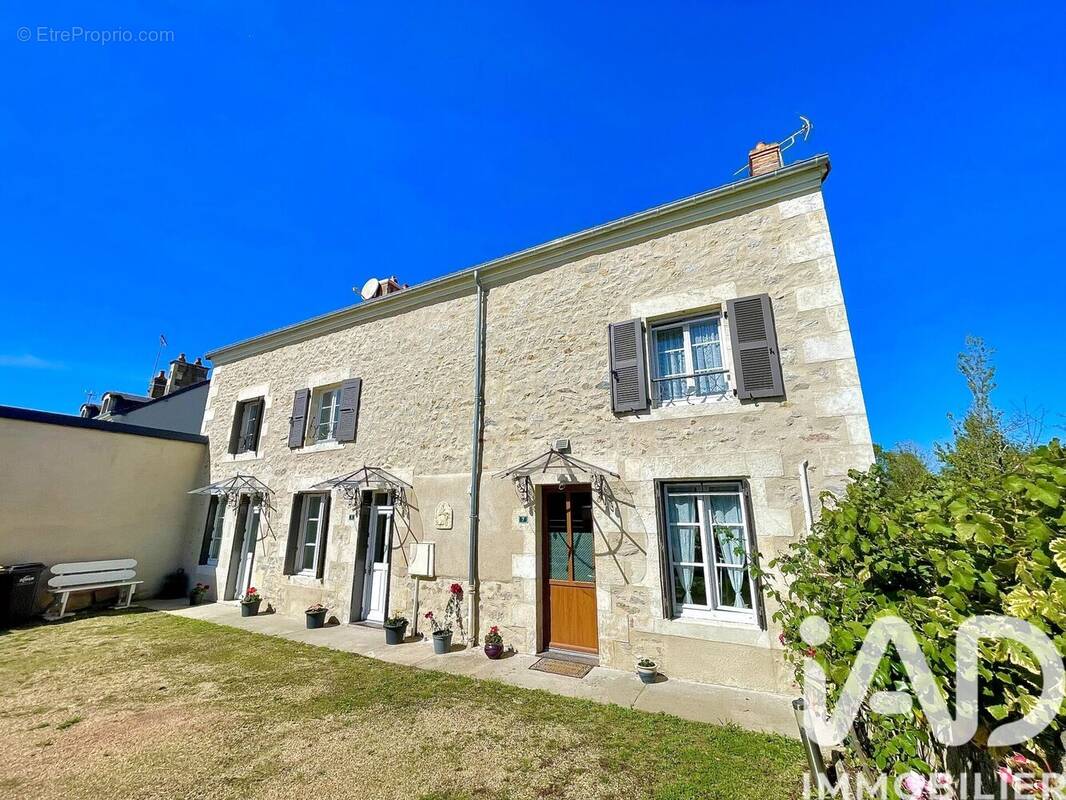 Photo 1 - Maison à LATHUS-SAINT-REMY