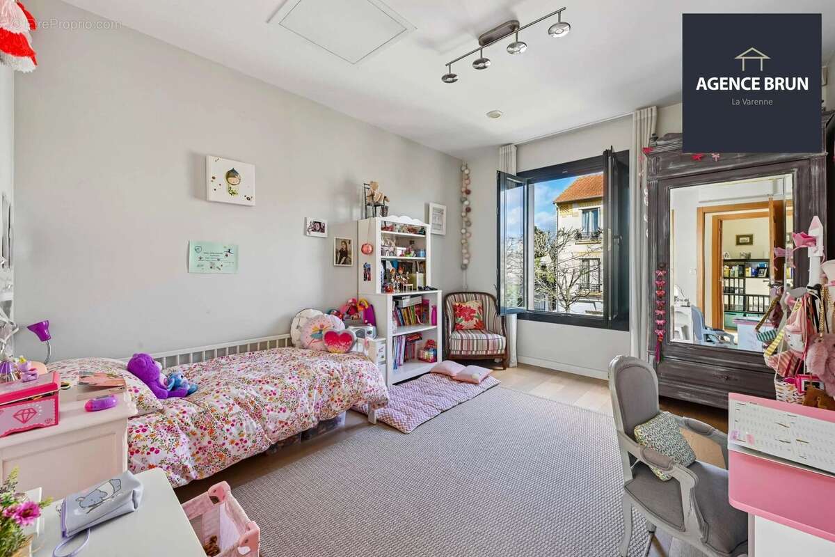 Maison à SAINT-MAUR-DES-FOSSES