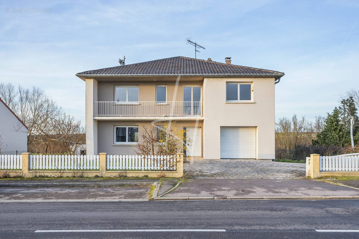 Maison à CHARLY-ORADOUR