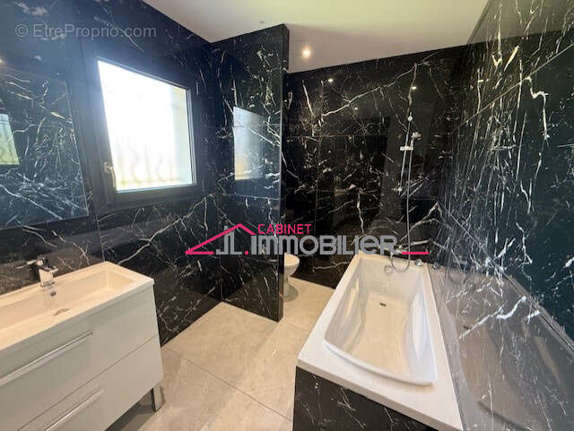 Maison à CHARMES-SUR-RHONE