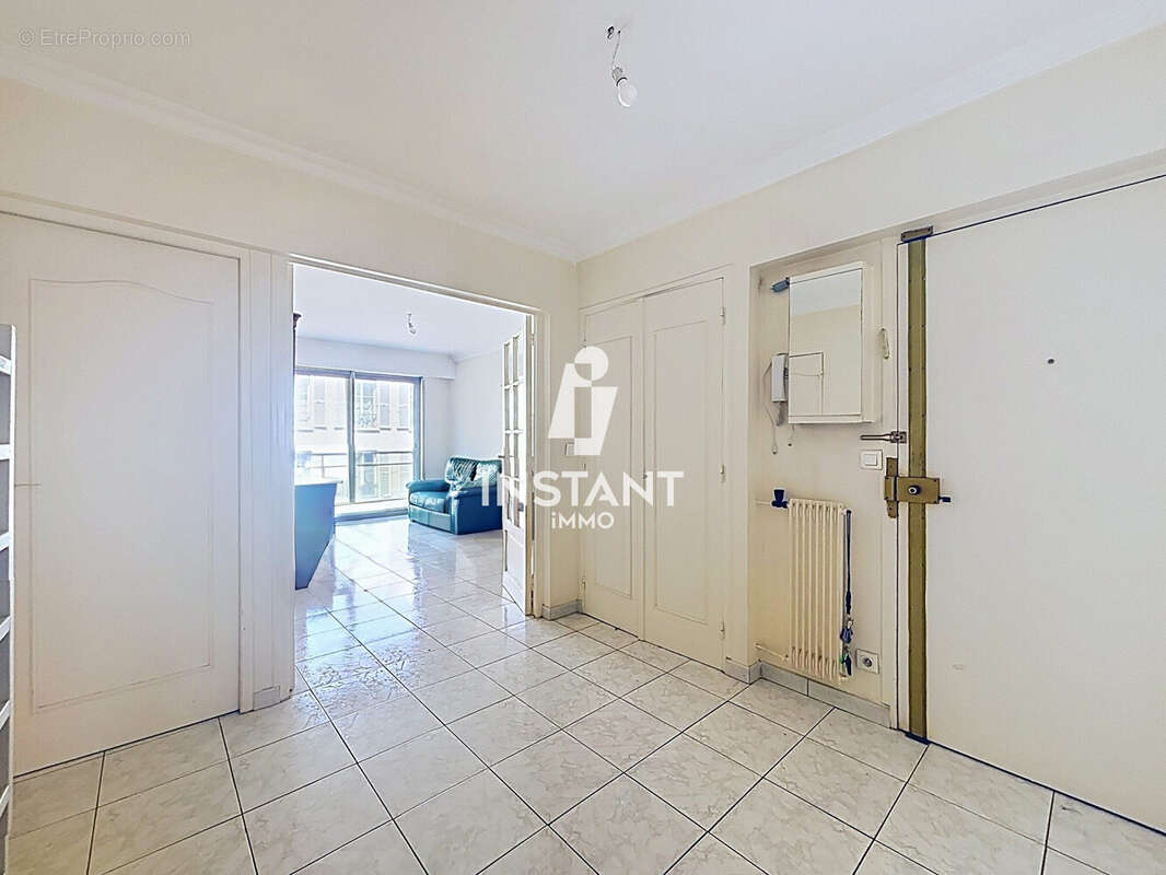 Appartement à CHARENTON-LE-PONT