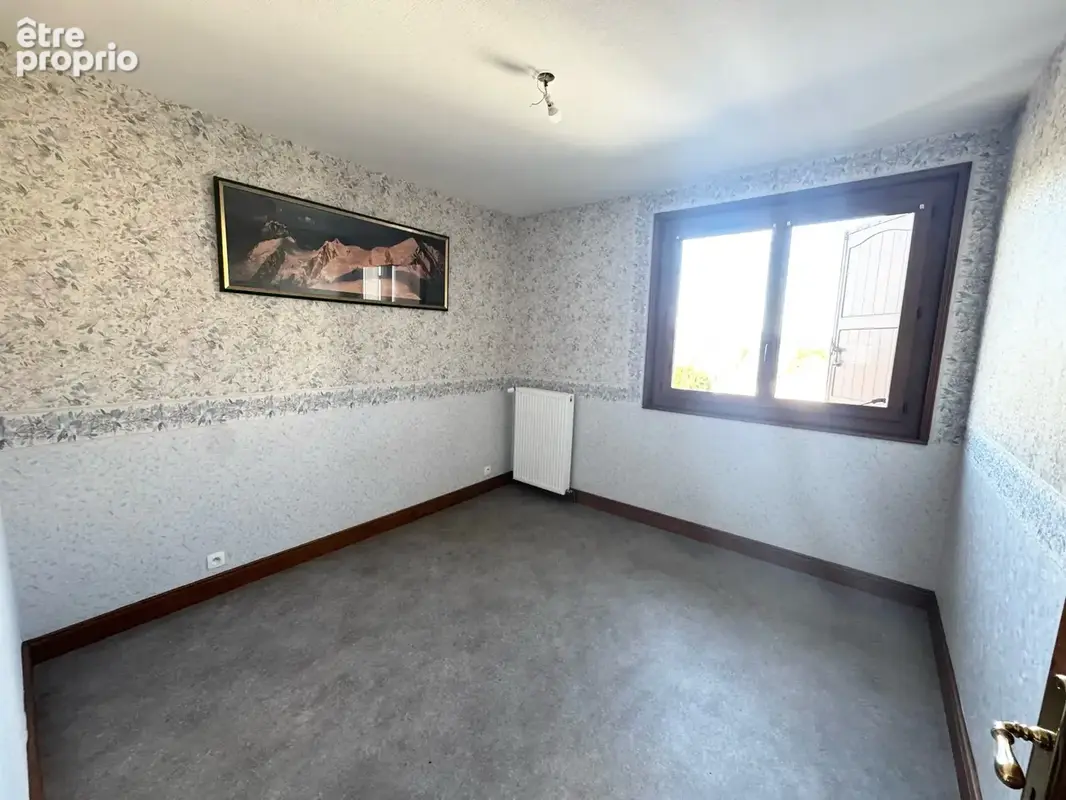 Maison sur sous sol avec garage double et terrain - photo 8